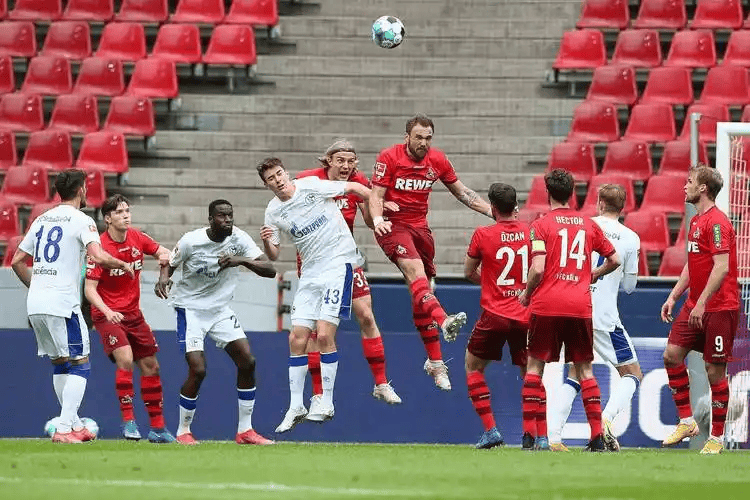 关于纽约尼克斯迎英超关键赛；加时末段战术微调；震撼外界；年轻球员得到机会的信息